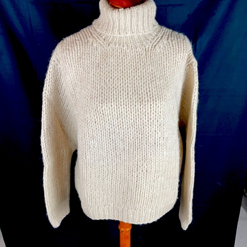 111 State wool turtle neck sweater